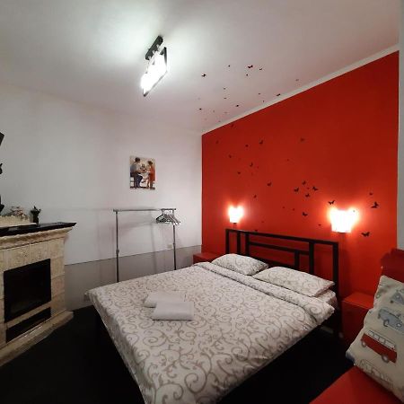 Midnight Cats' Apartment In Rynok Square Світло Є Завжди! Leopoli Esterno foto