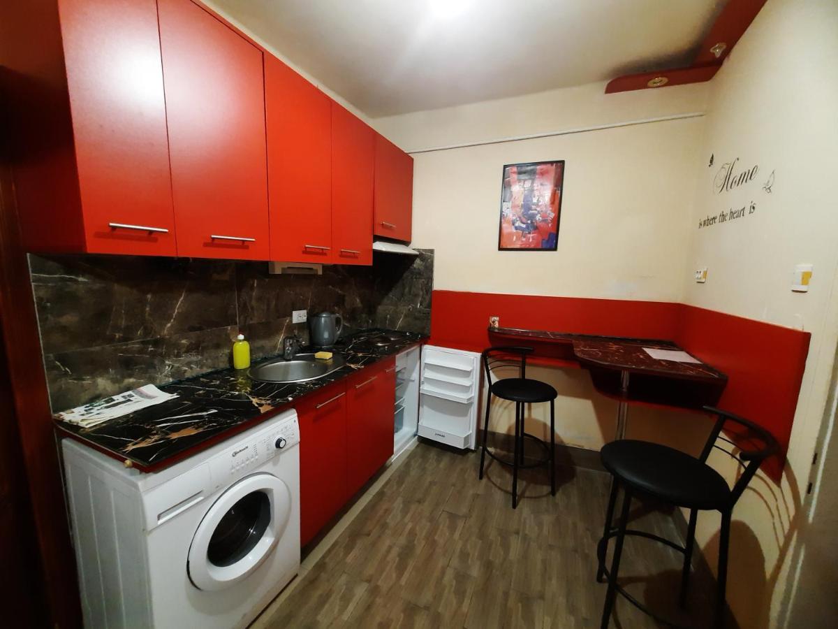 Midnight Cats' Apartment In Rynok Square Світло Є Завжди! Leopoli Esterno foto