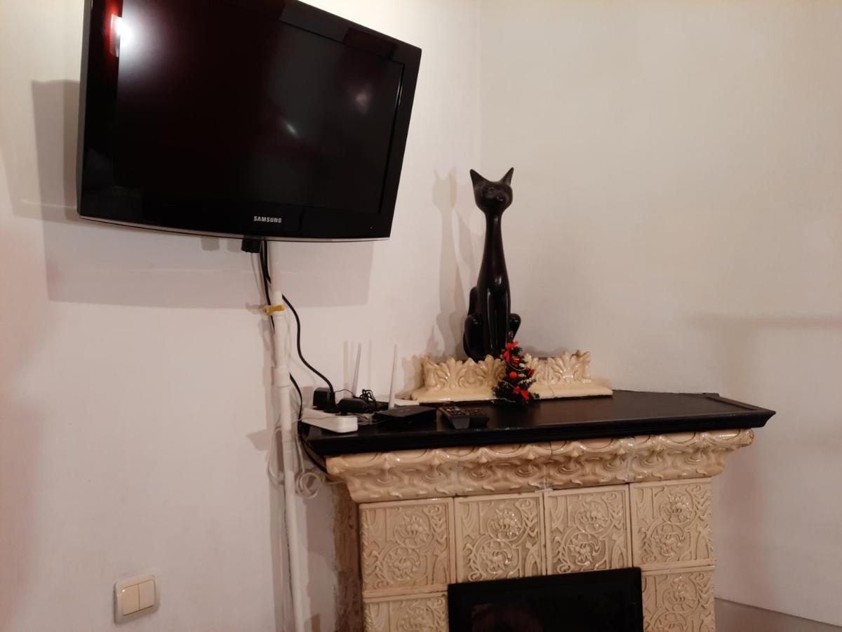 Midnight Cats' Apartment In Rynok Square Світло Є Завжди! Leopoli Esterno foto