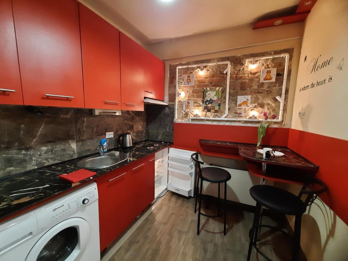Midnight Cats' Apartment In Rynok Square Світло Є Завжди! Leopoli Esterno foto
